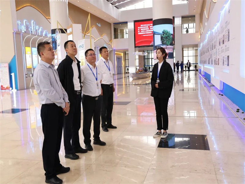 中國企業(yè)聯(lián)合會、中國企業(yè)家協(xié)會企業(yè)文化工作委員會秘書長王建軍到中能公司調(diào)研指導(dǎo)工作（2）.jpg