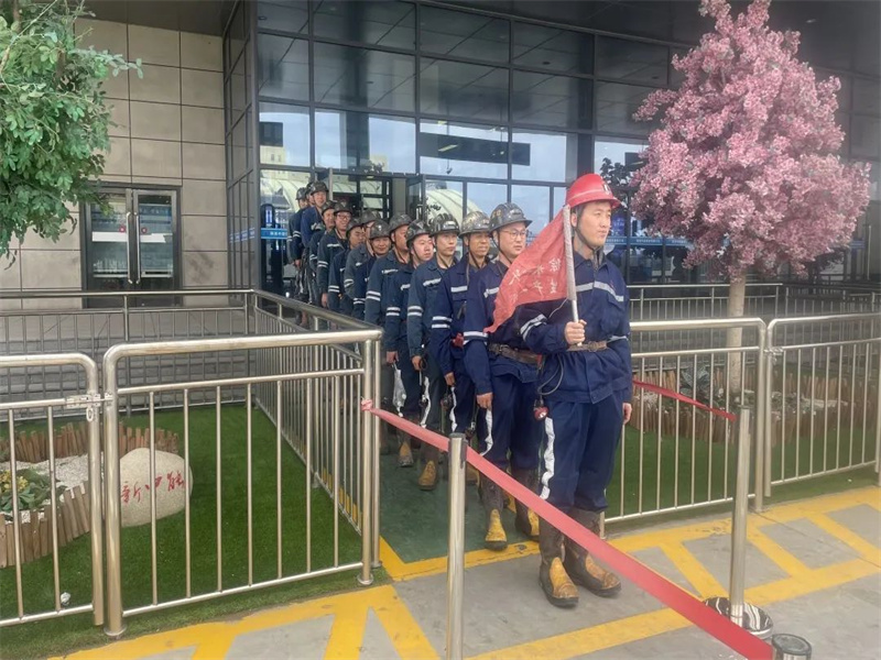 喜訊！中能袁大灘煤礦綜采一隊(duì)獲2023年陜西省能源化學(xué)地質(zhì)工會(huì)“工人先鋒號(hào)”榮譽(yù)稱號(hào)（4）.jpg